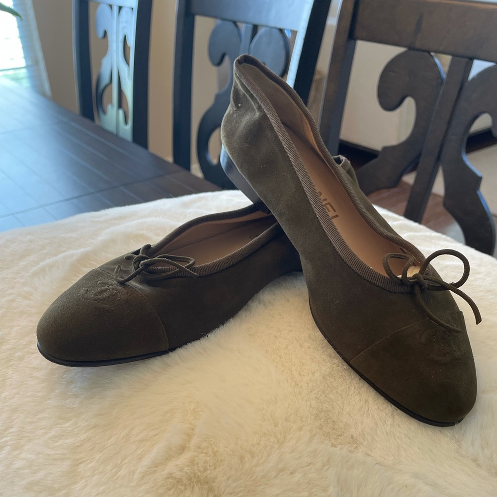 Authentic Chanel flats, size 36.5 dark green suede leather